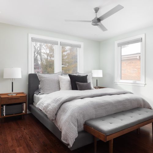 Elmhurst,,Il,,Usa,-,January,12,,2021:,A,Cozy,Bedroom